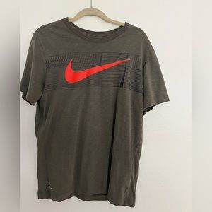 The Nike tee dri  fit military green